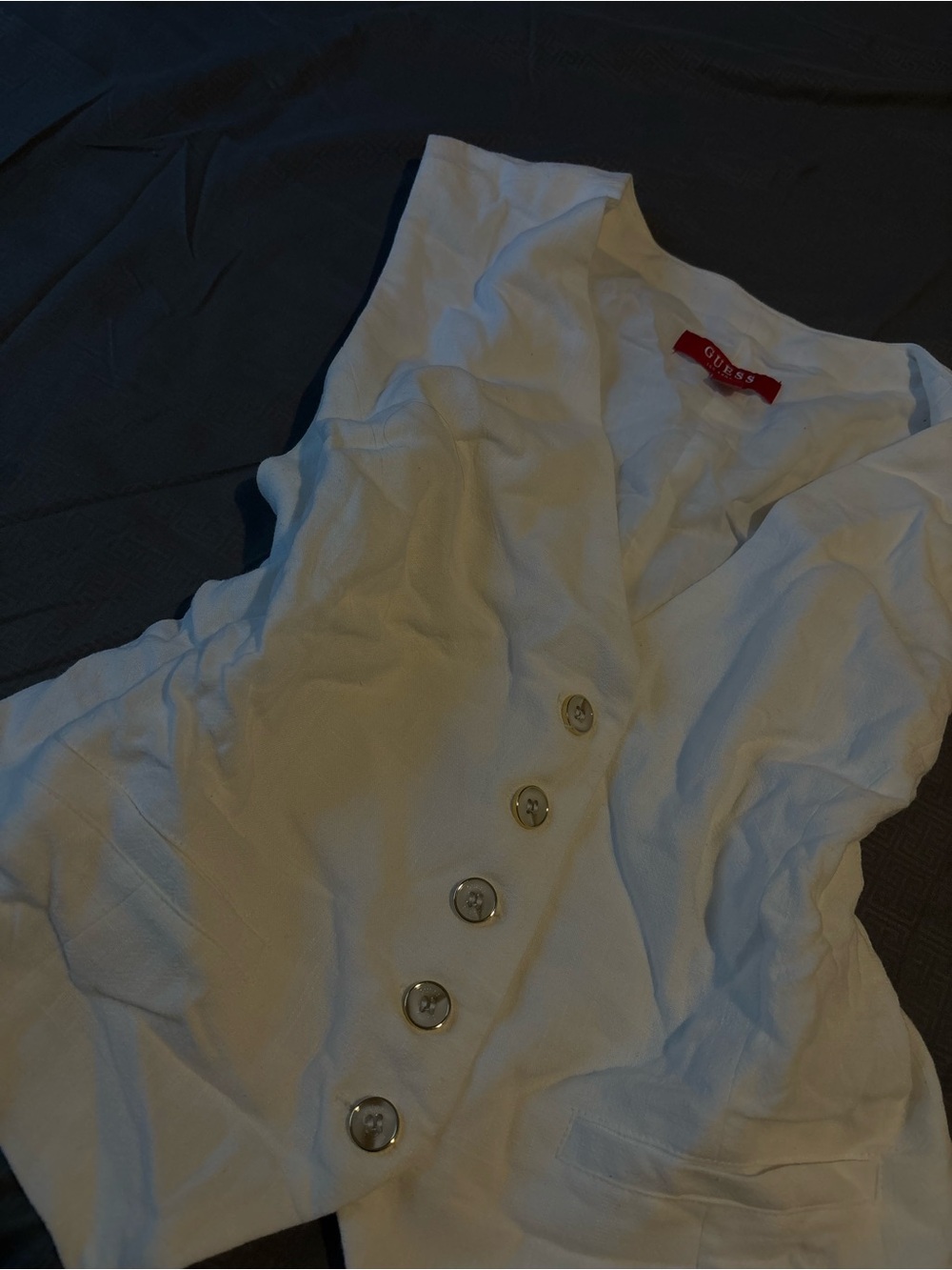 GUESS White Button-Down V-Neck Sleeveless Top